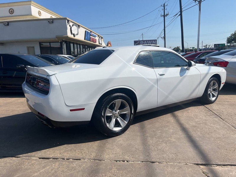 Dodge Challenger Vehicle Image 04