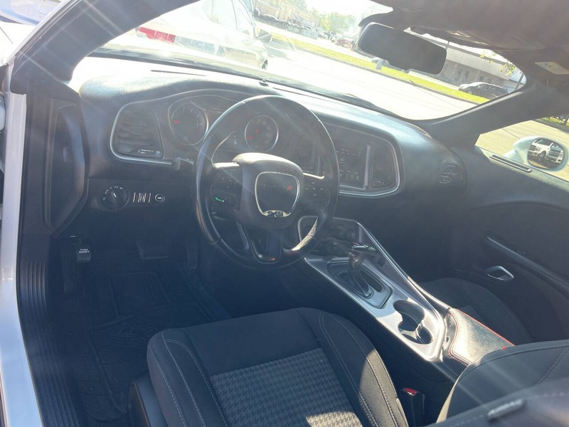 Dodge Challenger Vehicle Image 05