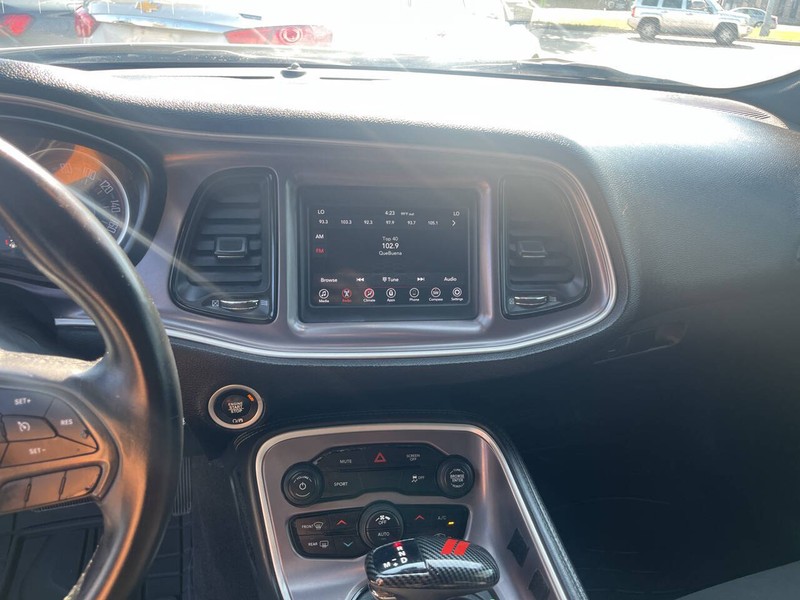 Dodge Challenger Vehicle Image 09