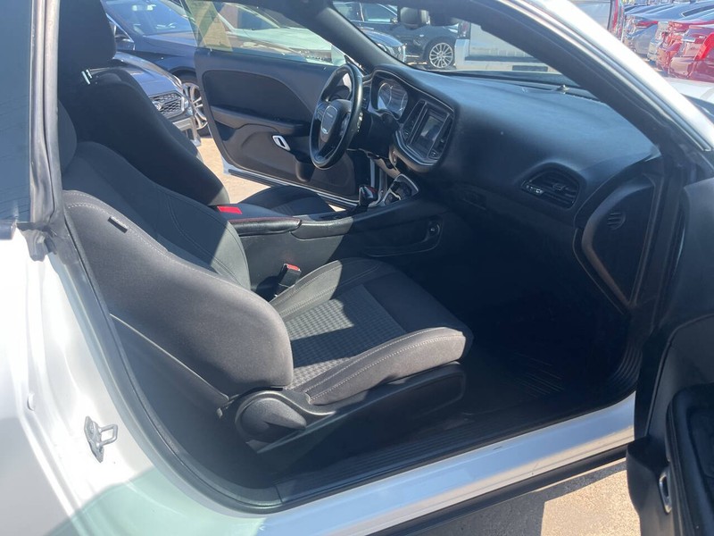 Dodge Challenger Vehicle Image 13