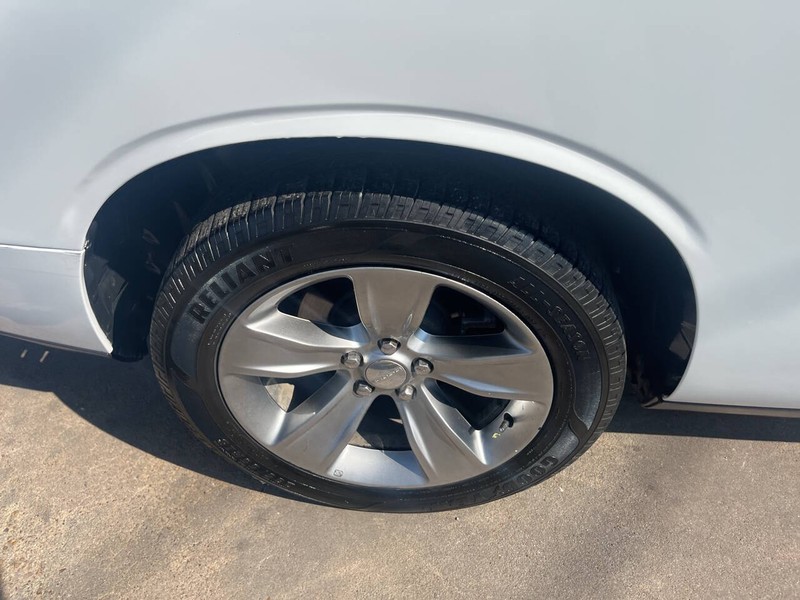 Dodge Challenger Vehicle Image 14