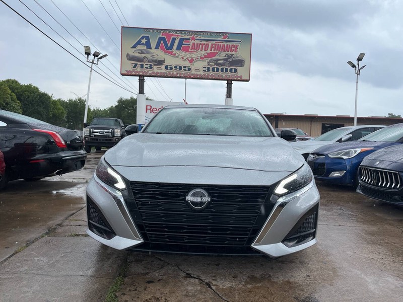 Nissan Altima Vehicle Image 02