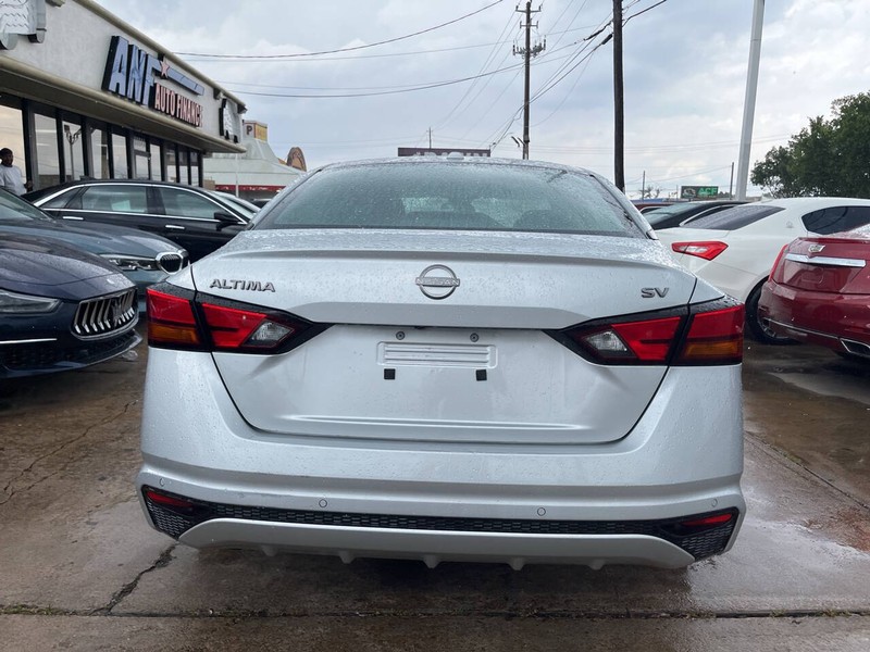 Nissan Altima Vehicle Image 04