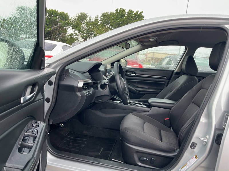 Nissan Altima Vehicle Image 07