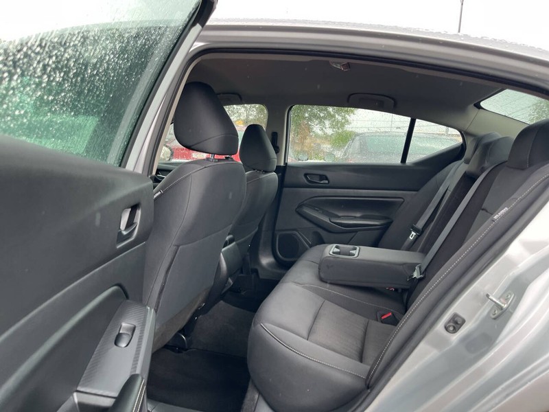 Nissan Altima Vehicle Image 09
