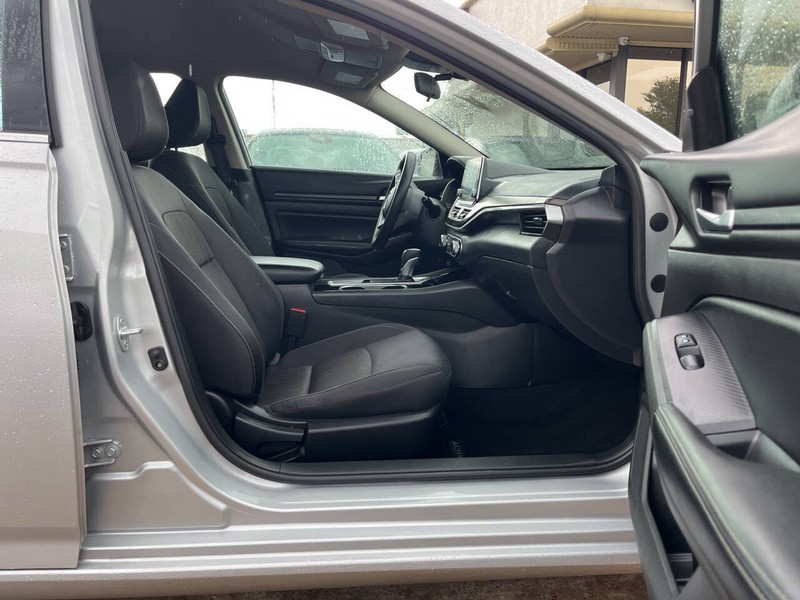 Nissan Altima Vehicle Image 12