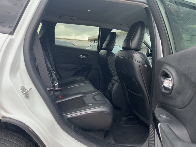 Jeep Cherokee Vehicle Image 10