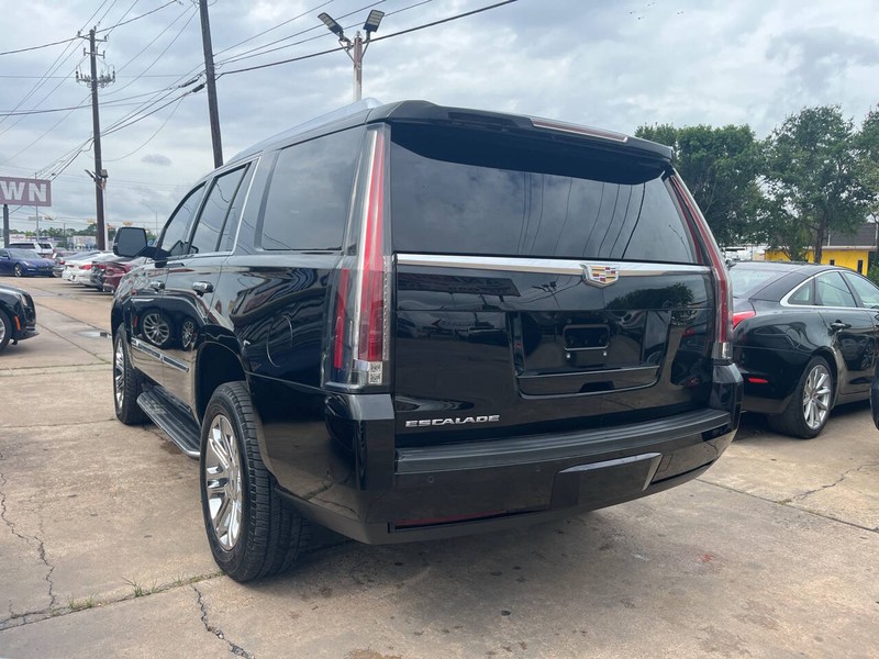 Cadillac Escalade Vehicle Image 03