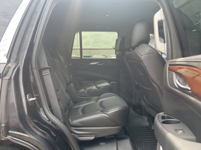 Cadillac Escalade Vehicle Image 11