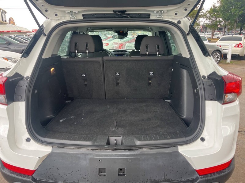 Chevrolet Trailblazer Vehicle Image 09