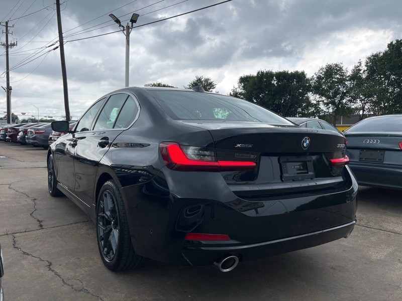 BMW 3 Series Vehicle Image 02