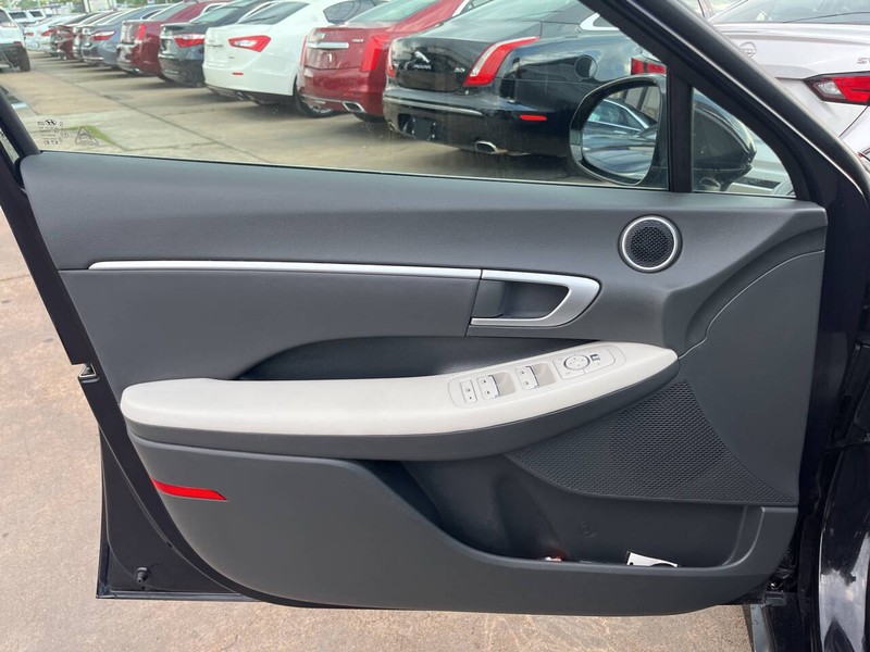 Hyundai Sonata Vehicle Image 04