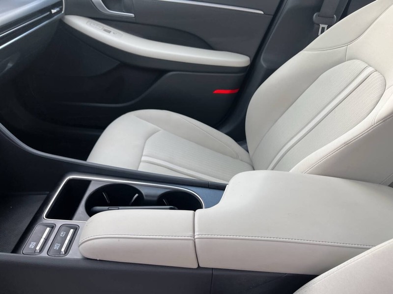 Hyundai Sonata Vehicle Image 14