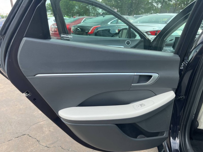 Hyundai Sonata Vehicle Image 15