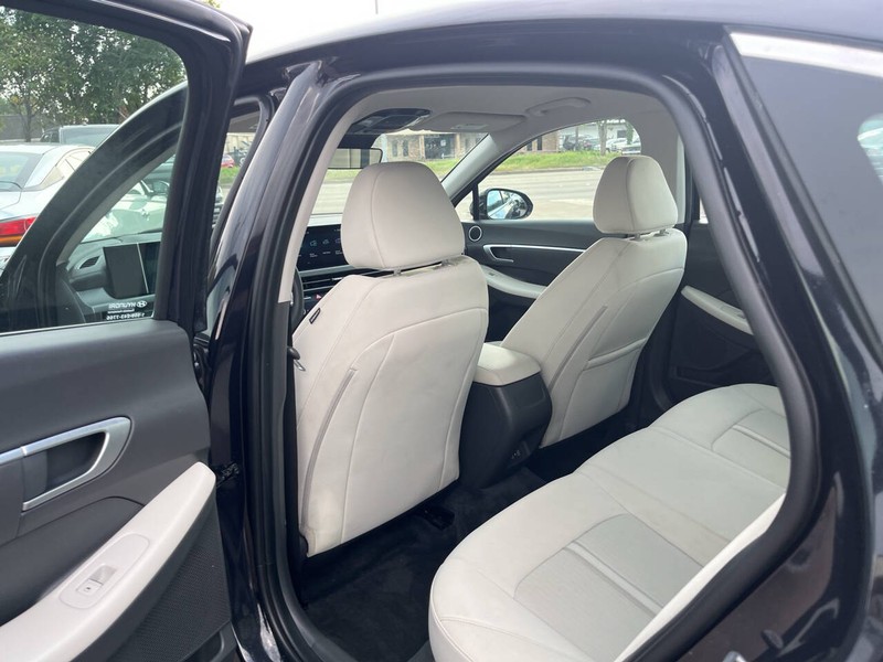 Hyundai Sonata Vehicle Image 16
