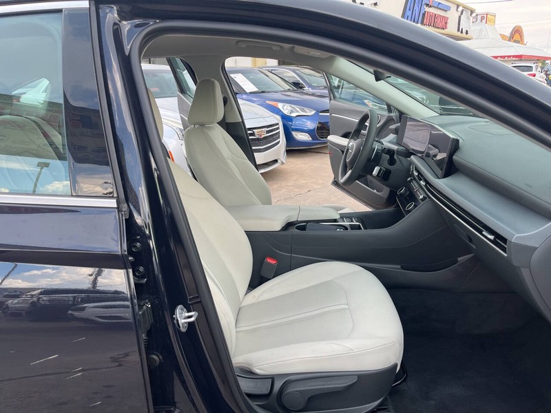 Hyundai Sonata Vehicle Image 21