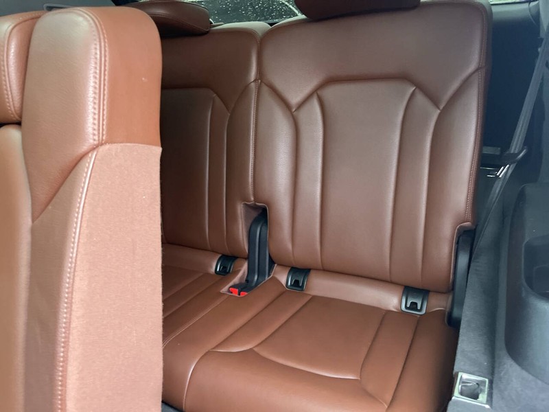 Audi Q7 Vehicle Image 12