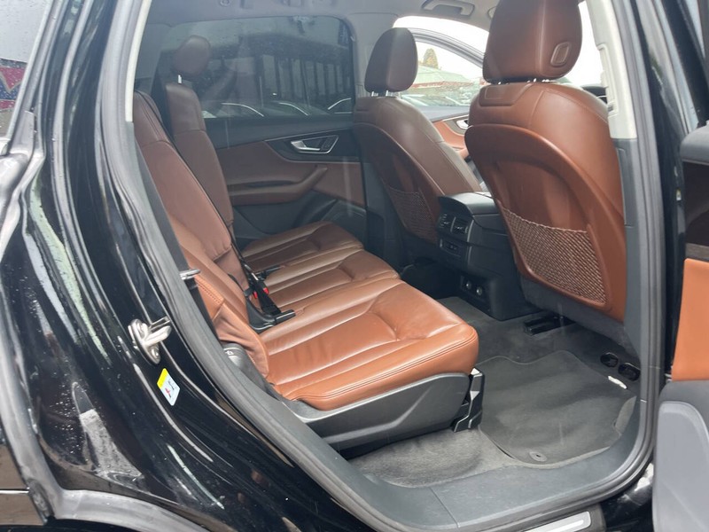 Audi Q7 Vehicle Image 16