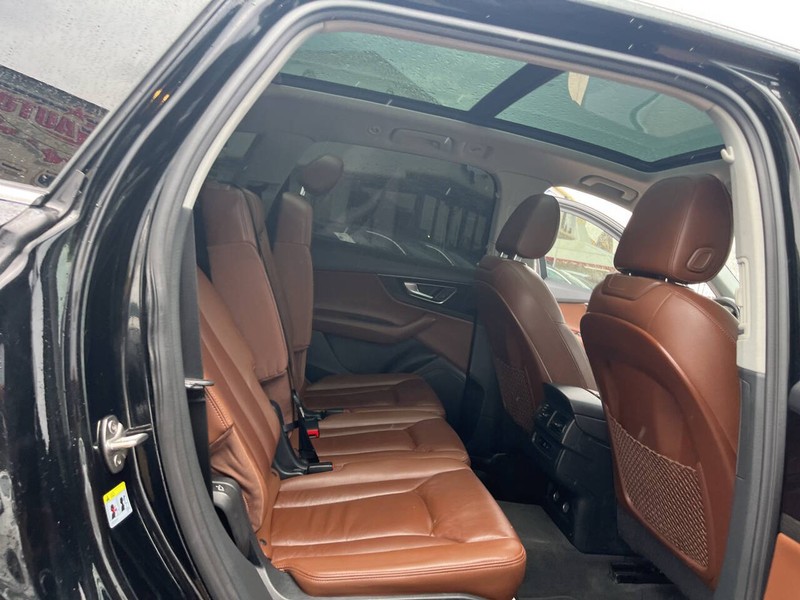 Audi Q7 Vehicle Image 17