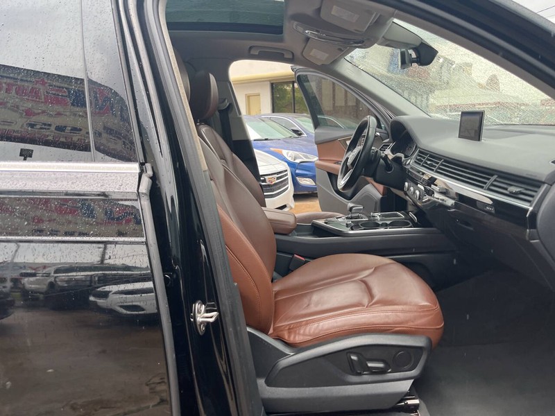 Audi Q7 Vehicle Image 18