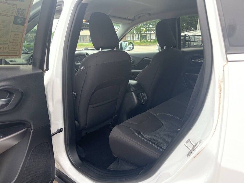 Jeep Cherokee Vehicle Image 13