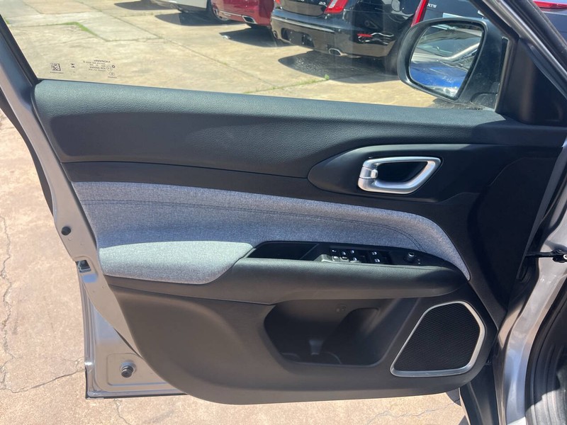 Jeep Compass Vehicle Image 09