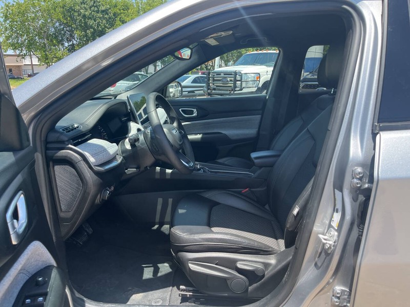 Jeep Compass Vehicle Image 11