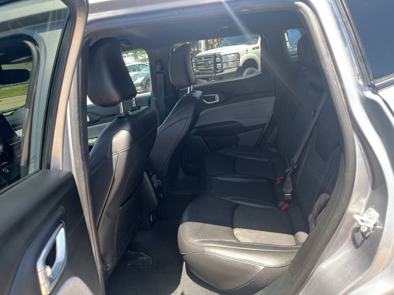 Jeep Compass Vehicle Image 20