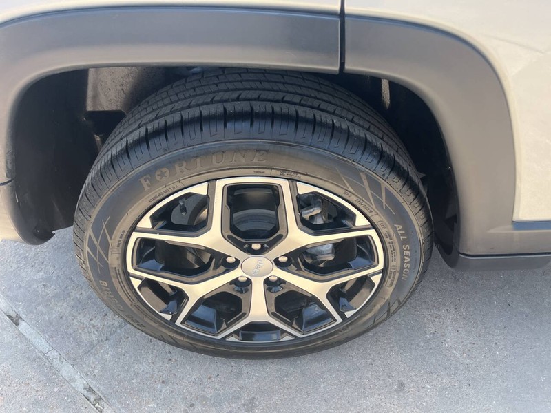 Jeep Compass Vehicle Image 27