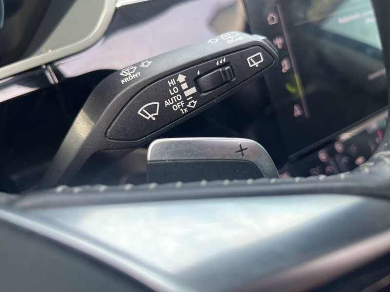 Audi e-tron Vehicle Image 11