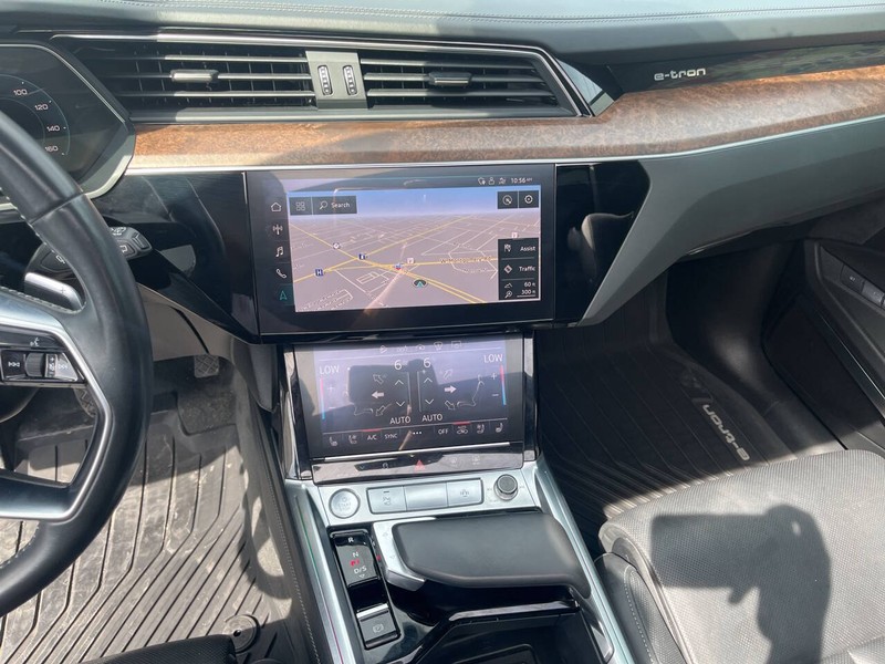 Audi e-tron Vehicle Image 13