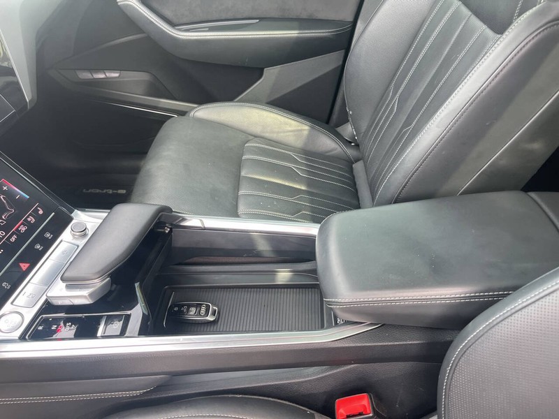 Audi e-tron Vehicle Image 15