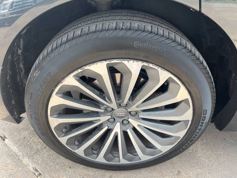 Audi e-tron Vehicle Image 23