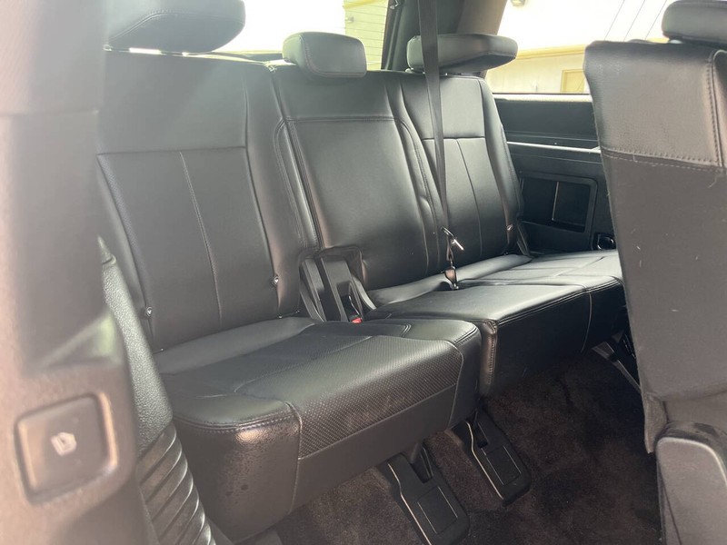 Ford Expedition Vehicle Image 13