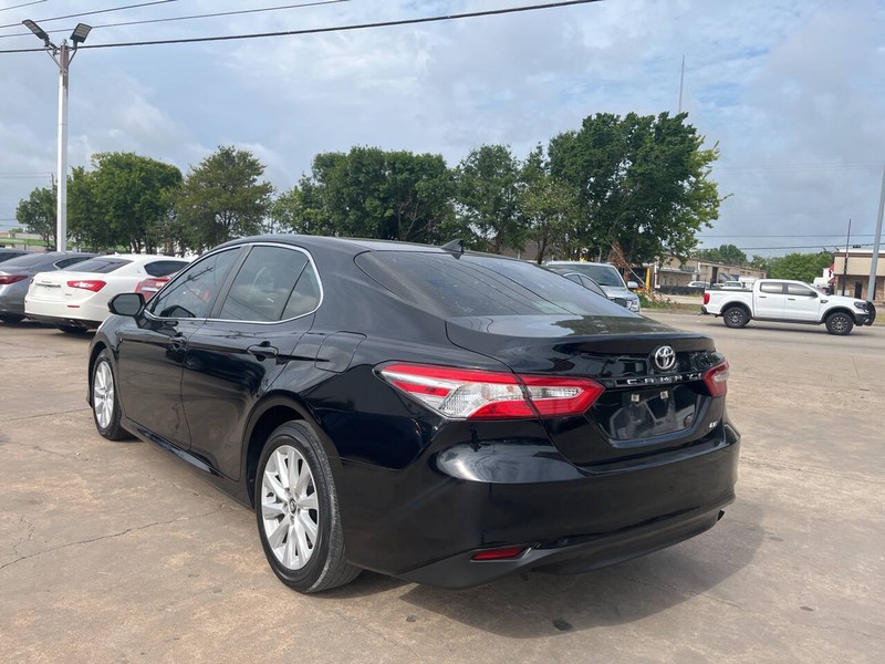 Toyota Camry Vehicle Image 03