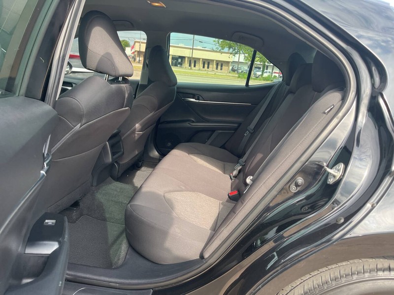 Toyota Camry Vehicle Image 09
