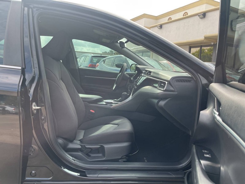 Toyota Camry Vehicle Image 11