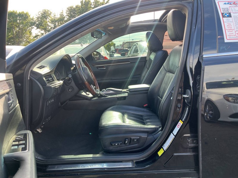 Lexus ES Vehicle Image 07