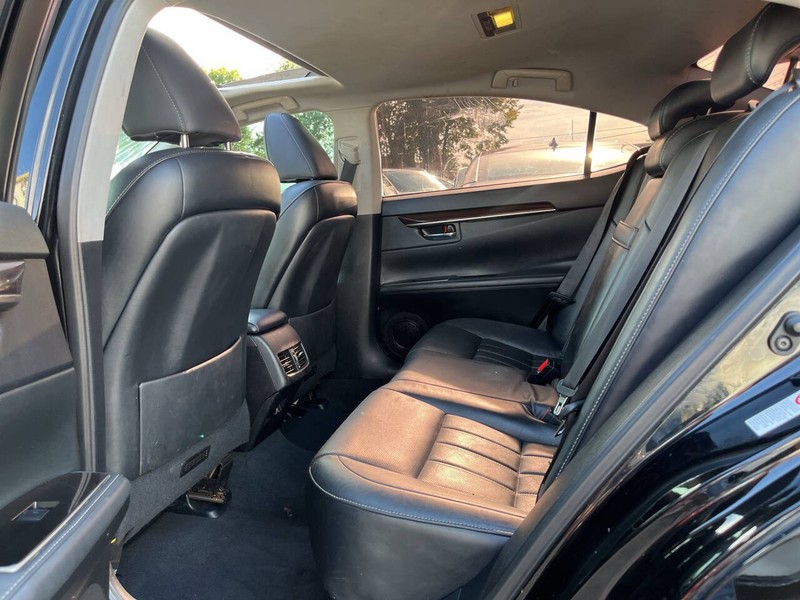 Lexus ES Vehicle Image 08