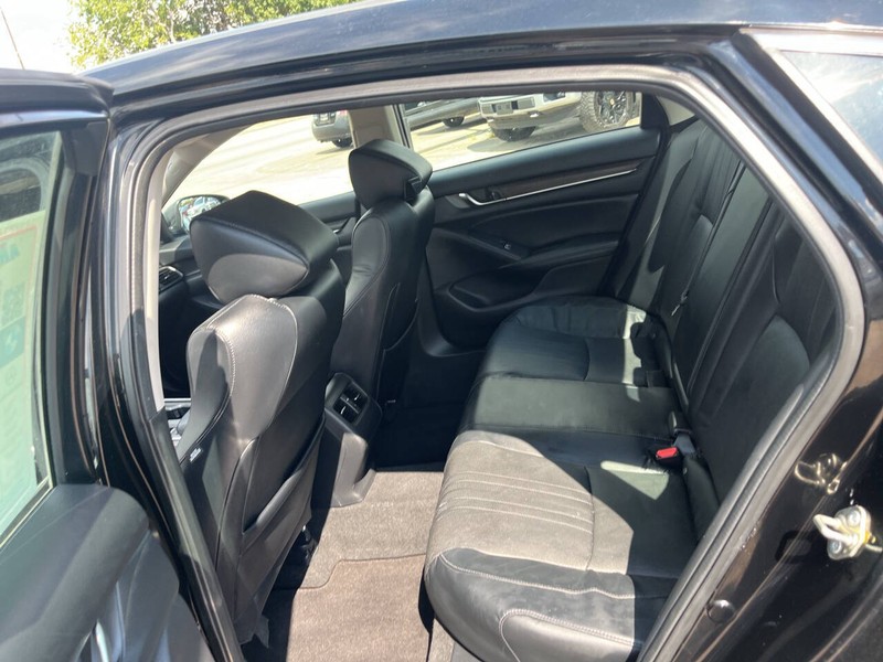 Honda Accord Sedan Vehicle Image 14