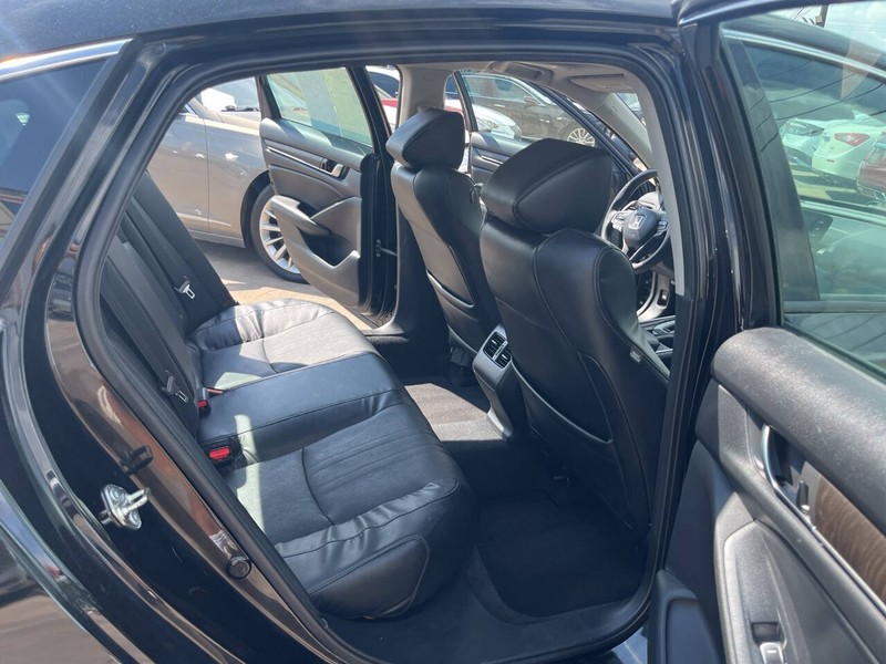 Honda Accord Sedan Vehicle Image 17