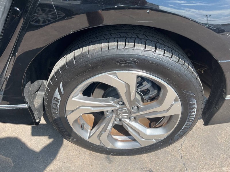 Honda Accord Sedan Vehicle Image 19