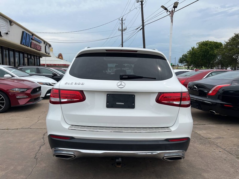 Mercedes-Benz GLC Vehicle Image 04