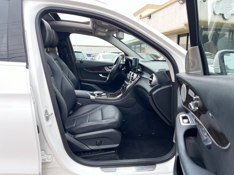 Mercedes-Benz GLC Vehicle Image 11