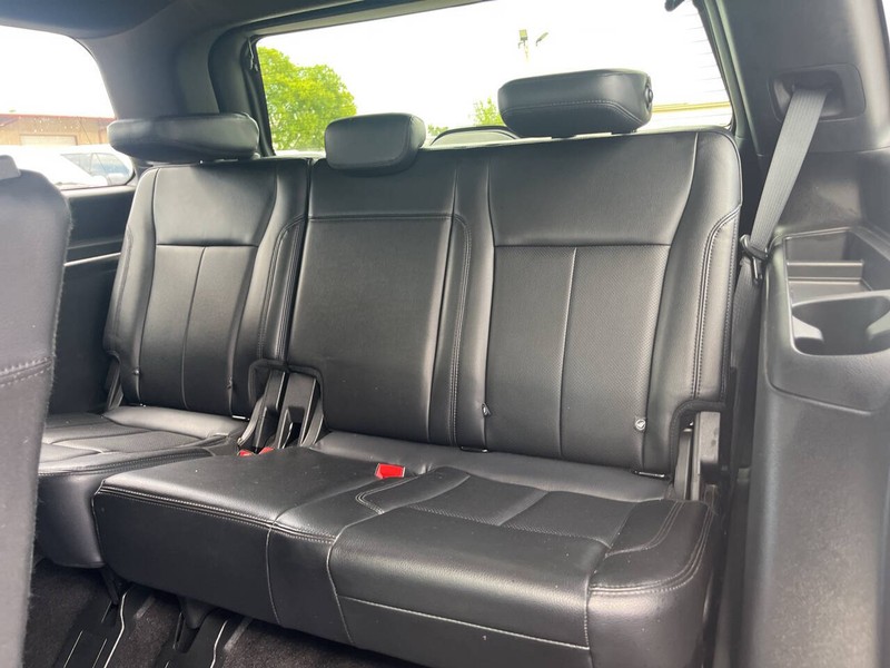 Ford Expedition Vehicle Image 11