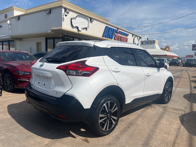 Nissan Kicks Vehicle Image 05