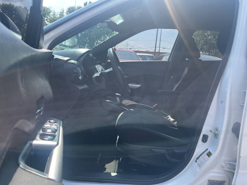 Nissan Kicks Vehicle Image 07