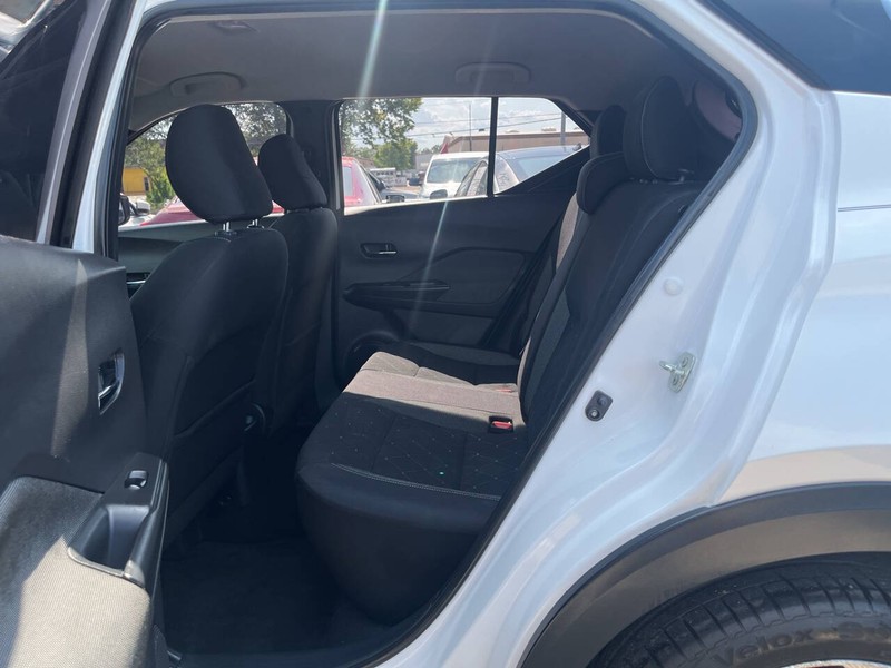 Nissan Kicks Vehicle Image 08