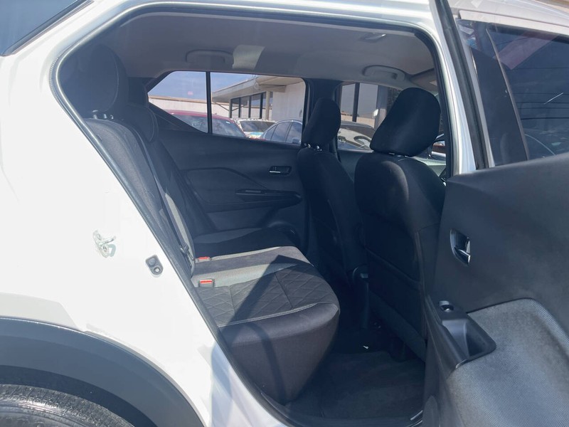 Nissan Kicks Vehicle Image 11