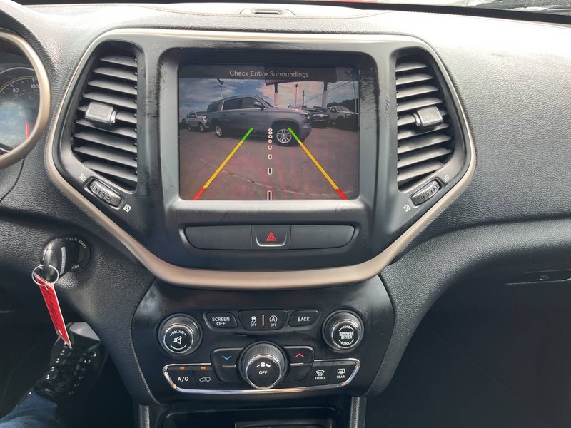 Jeep Cherokee Vehicle Image 12